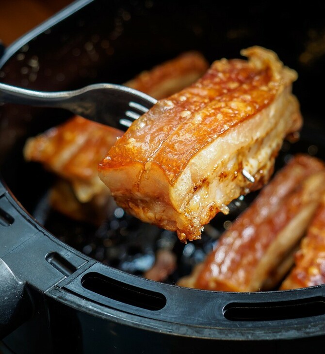 Μήπως σας κατασκοπεύει το air fryer; - Τι πραγματικά συμβαίνει με τις έξυπνες συσκευές