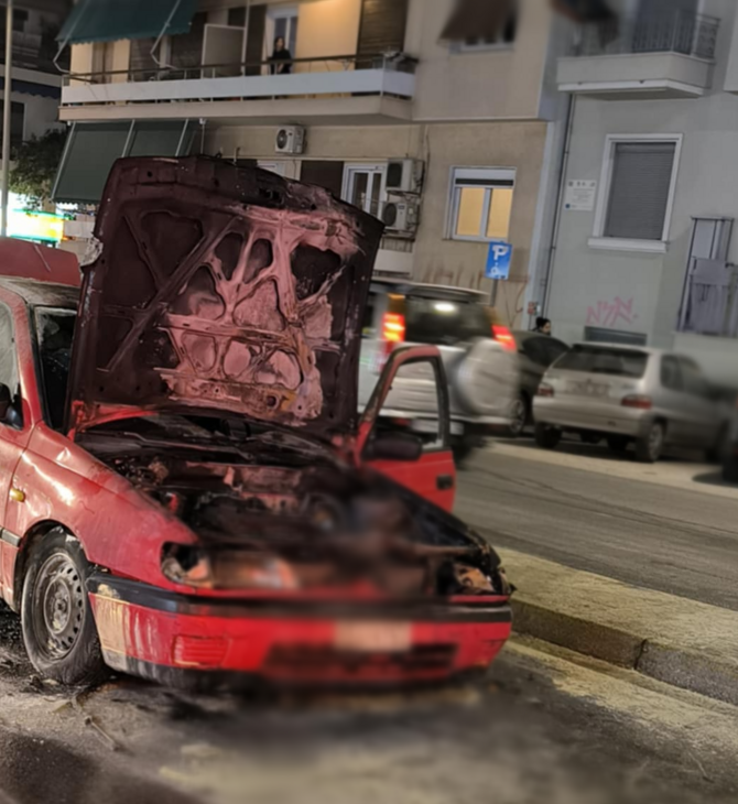 Αυτοκίνητο πήρε φωτιά στην Πατησίων