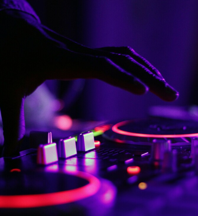 Καλύβια: Προφυλακίστηκε η 44χρονη DJ - Αρνείται όλες τις κατηγορίες