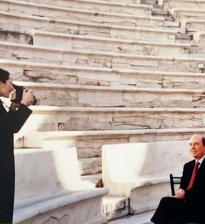 Η Ολυμπία Κρασαγάκη θυμάται τη φωτογράφιση του Κώστα Σημίτη στο Ηρώδειο