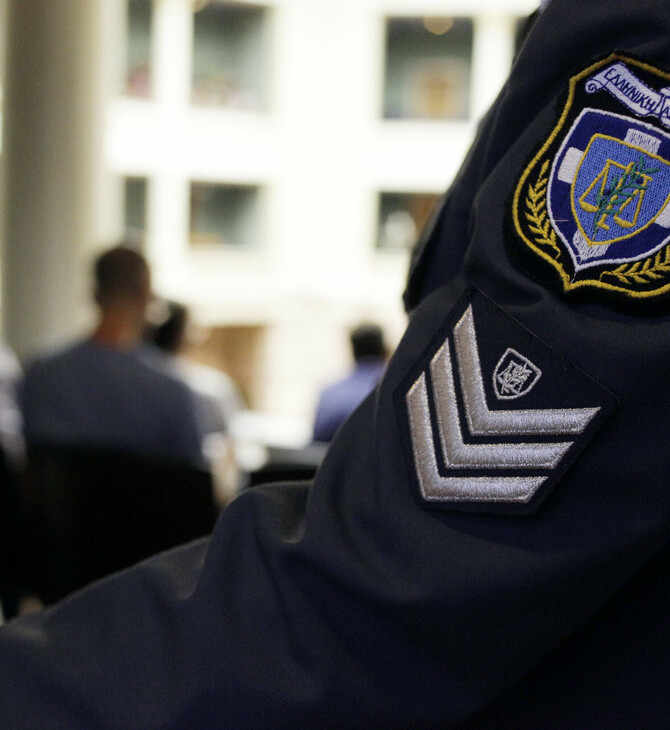 Δίωξη για κακούργημα στη σύζυγο του αστυνομικού της Βουλής για τον βιασμό των παιδιών τους