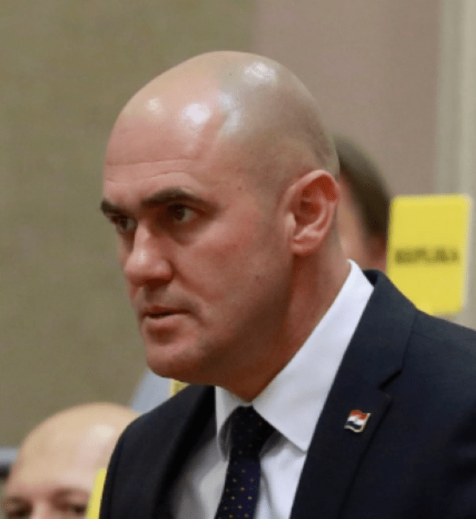 Κροατία: Παραιτήθηκε ο αντιπρόεδρος της κυβέρνησης εξαιτίας βίντεο που τον δείχνει να πυροβολεί