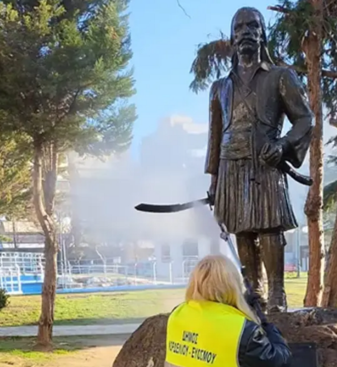 Καθαρίστηκε το άγαλμα του Αντώνη Κατσαντώνη στο Κορδελιό