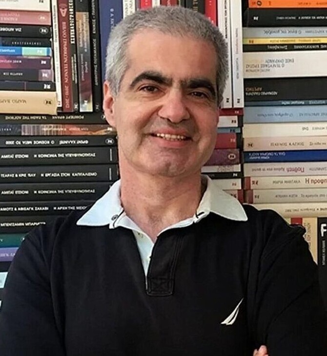 Αθωώθηκε για τις κατηγορίες παιδικής πορνογραφίας ο συγγραφέας Βασίλης Παπαθεοδώρου
