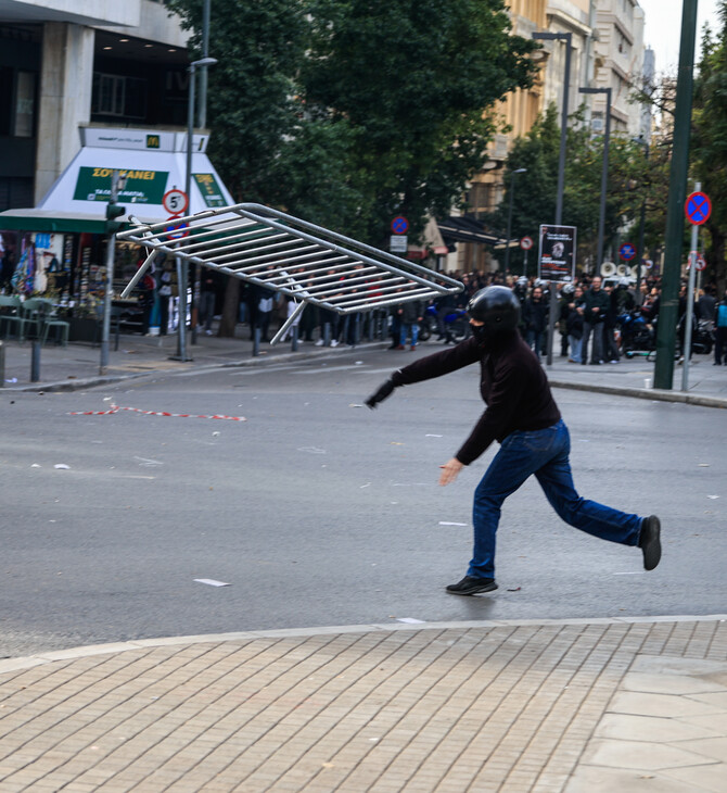 Διαδήλωση για τα Τέμπη: Επεισόδια στο Σύνταγμα