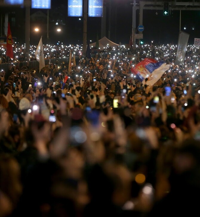«Φτάνει πια η σιωπή»: Η Σερβία στους δρόμους για τη σιδηροδρομική τραγωδία του Νόβι Σαντ