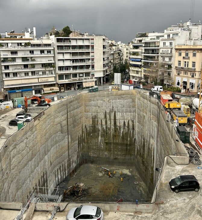 Η τρύπα στο Κολωνάκι. Του Σωκράτη Σωκράτους