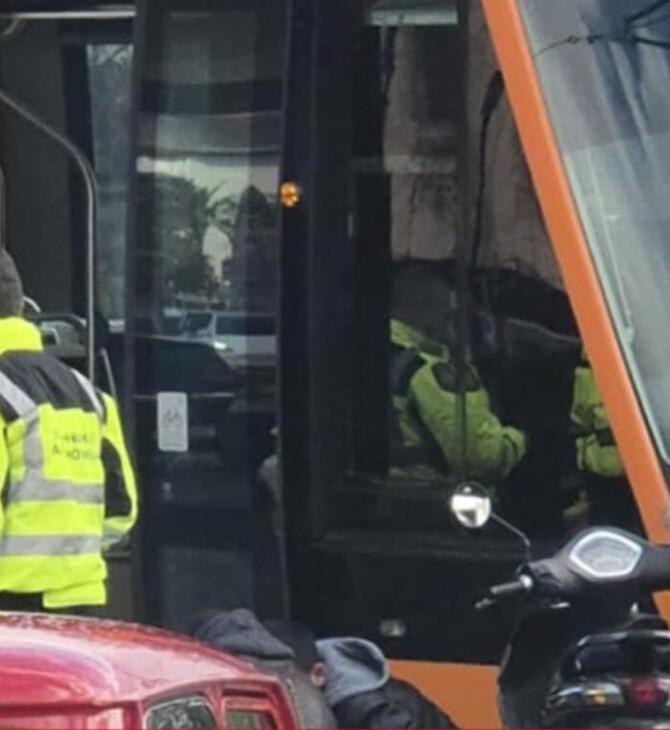 Τροχαίο ατύχημα στο Νέο Φάληρο - Τραμ συγκρούστηκε με μηχανάκι