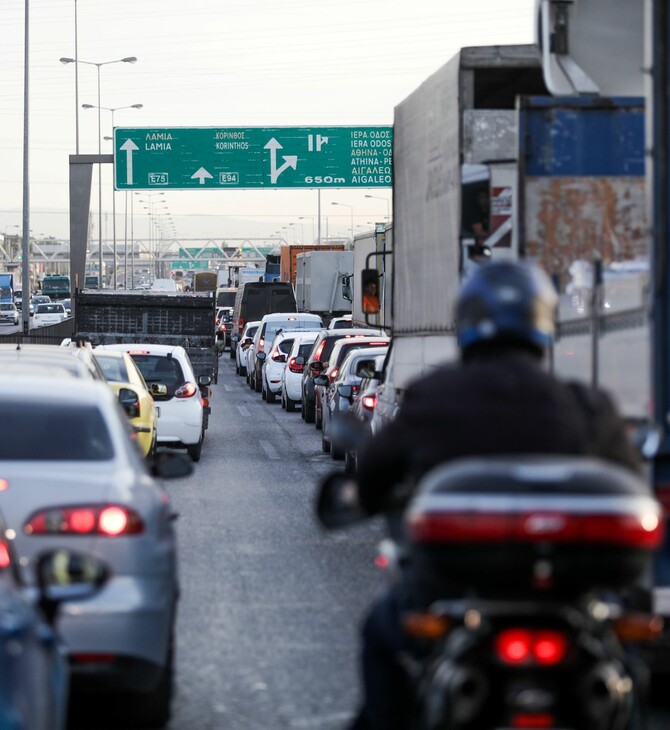 Κίνηση τώρα: Ουρές στον Κηφισό, καθυστερήσεις στην Αττική Οδό