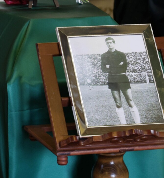 Η κηδεία του Τάκη Οικονομόπουλου