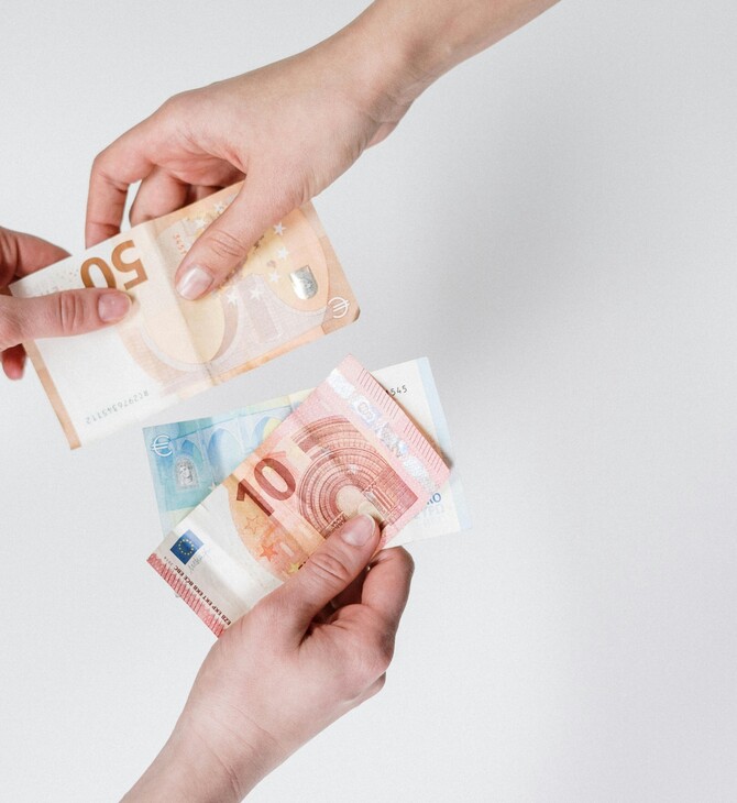 Ποια επιδόματα θα πληρώνονται από 15 Μαρτίου σε προπληρωμένη κάρτα