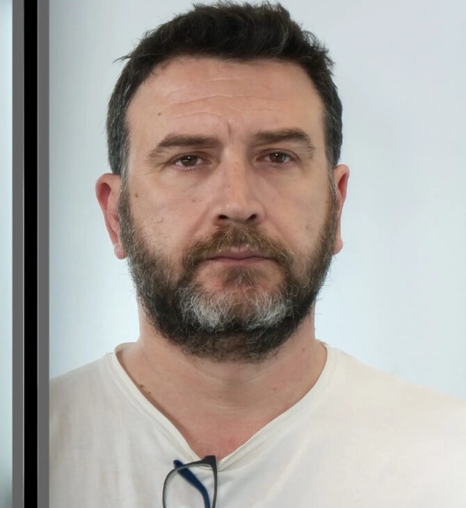 Στη δημοσιότητα οι φωτογραφίες του οδηγού ταξί που έκλεβε και παρέσυρε πελάτες
