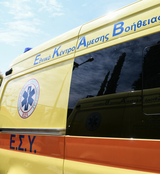 Ξάνθη: Η απάντηση του ΕΚΑΒ για την ηλικιωμένη που μεταφέρθηκε στο κέντρο υγείας με πλαστική καρέκλα