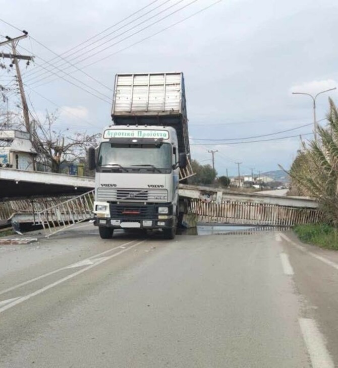Αγρίνιο: Φορτηγό γκρέμισε πεζογέφυρα στην Εθνική Οδό Αντιρρίου - Ιωαννίνων