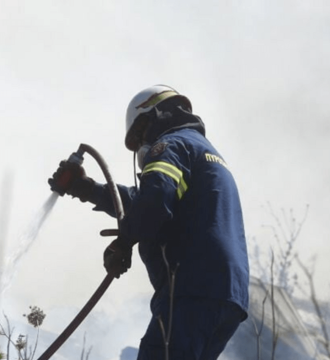 Φωτιά στην Παιανία: Νεκρός ένας άνδρας