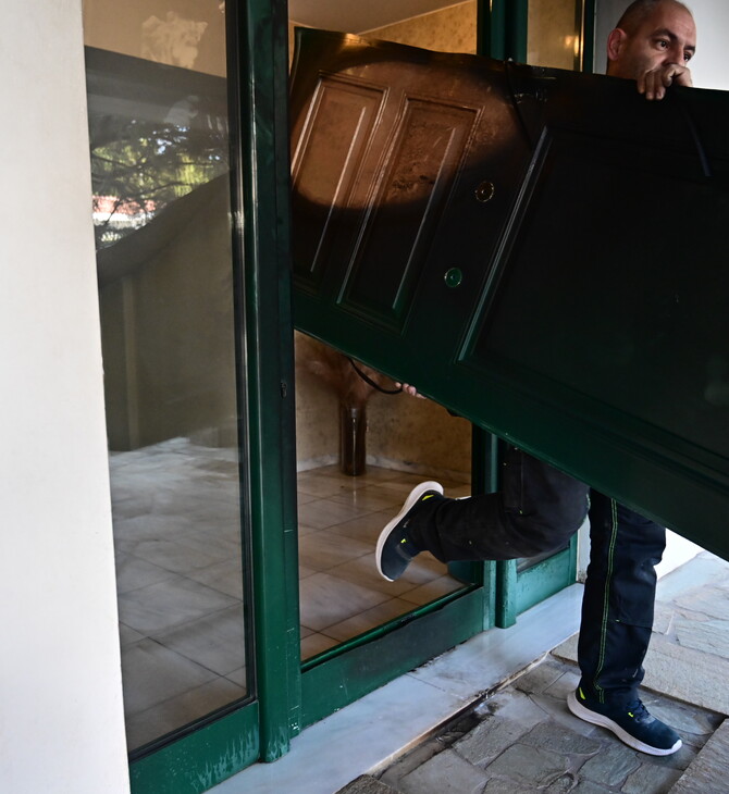 Βάρκιζα: Εξερράγησαν γκαζάκια σε πολυκατοικία όπου έχει διαμέρισμα η Ελίζα Βόζεμπεργκ