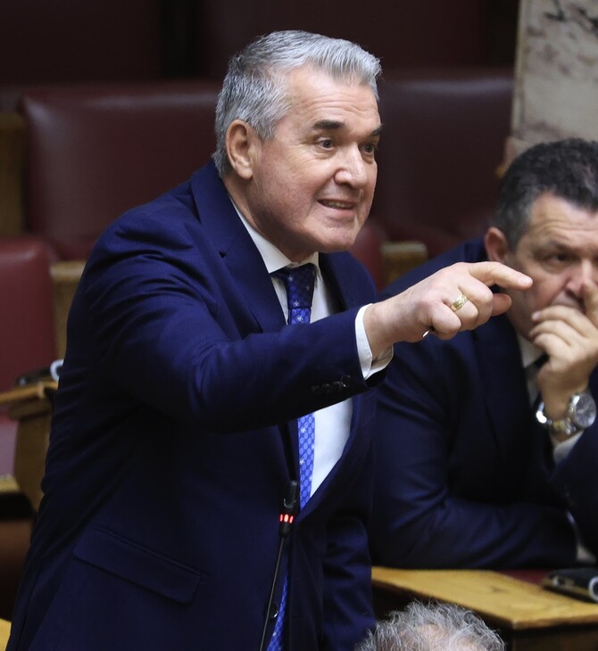 Πρόταση δυσπιστίας: Σύσσωμη καταδίκη για το σεξιστικό σχόλιο του Δημήτρη Κυριαζίδη
