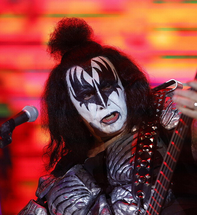Ο frontman των Kiss δίνει την ευκαιρία σε φαν του να γίνουν προσωπικοί του βοηθοί για μια ημέρα