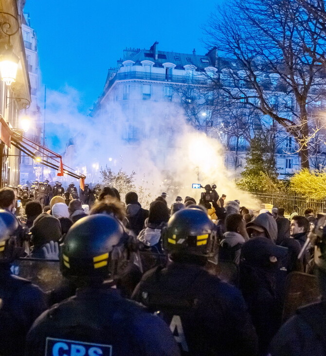Κατάληψη στο Παρίσι: Η αστυνομία εκκένωσε 400 νέους από πολιτιστικό κέντρο μετά από 3 μήνες