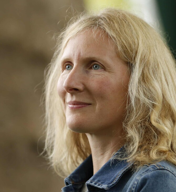 «Τροχιές»: Η Samantha Harvey κέρδισε πανάξια το Booker