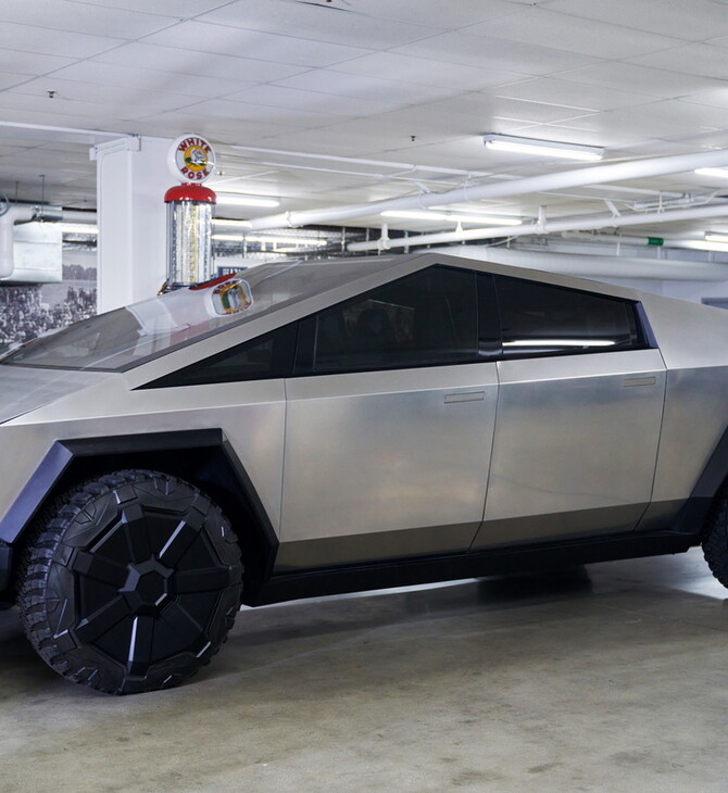Νέο πλήγμα για την Tesla: Ανακαλούνται σχεδόν όλα τα Cybertrucks