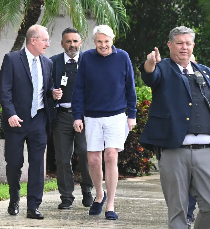 Σαράντα άνδρες κατηγορούν το πρώην αφεντικό της Abercrombie για κακοποίηση: «Θέλεις την καμπάνια ή όχι;»