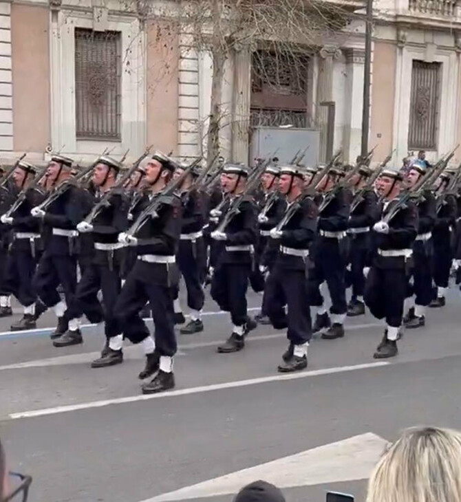 Εθνικιστικές κορώνες Πλεύρη για το σύνθημα στην παρέλαση: Τι να φωνάζουν, «περνά, περνά η μέλισσα;» και «μικρό μου πόνι»;