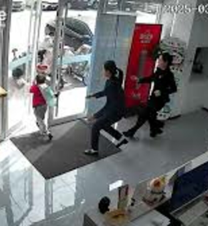 Κίνα: Η στιγμή που παιδί κατόρθωσε να ξεφύγει από την καρέκλα του οδοντιάτρου