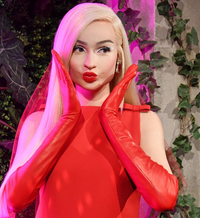 Kim Petras: Η δεύτερη τρανς γυναίκα που αποκτά κέρινο ομοίωμα στο μουσείο Madame Tussauds 