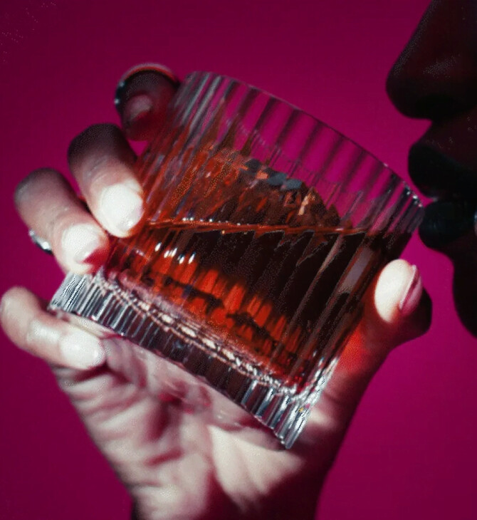 Το Johnnie Walker Black Ruby δίνει ένα γλυκό, φρουτώδες twist στις βραδινές εξόδους μας