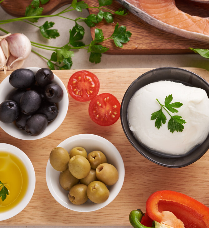 Πώς η Μεσογειακή διατροφή και η άσκηση μπορούν να προστατεύσουν την υγεία των οστών στους ηλικιωμένους