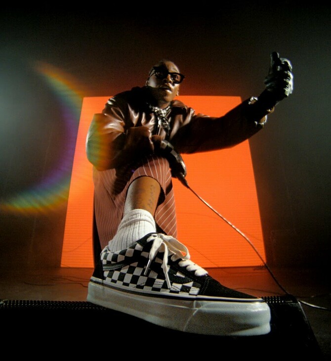 Η Little Simz γράφει τη δική της ιστορία στο stage με τα Premium Old Skool της Vans