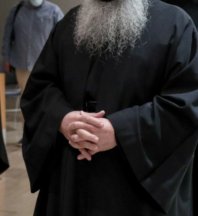 Ιερέας καταδικάστηκε για βιασμό ανήλικης σε χωριό της Άρτας- Την κακοποίησε και μέσα σε εκκλησία