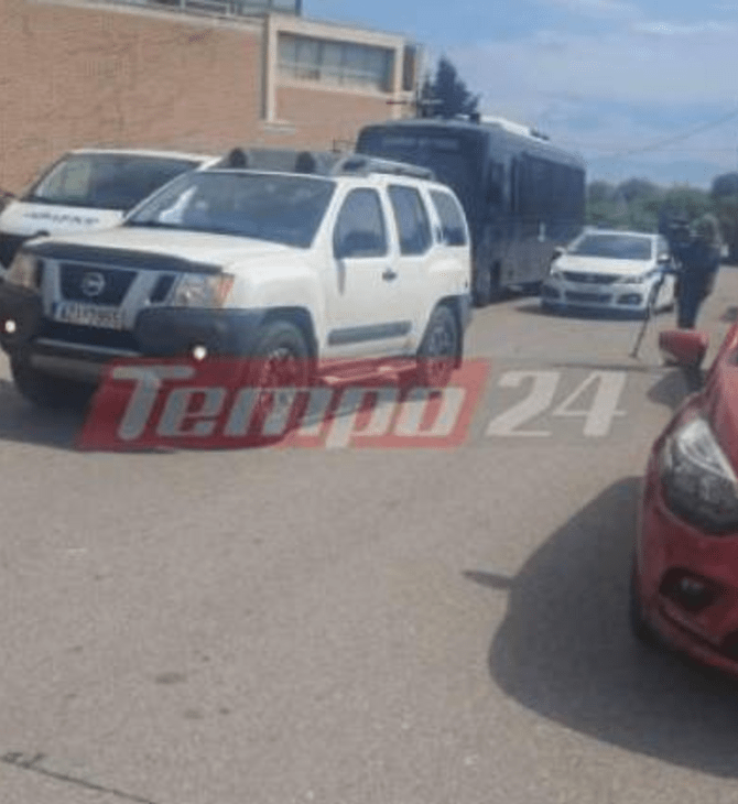 Διπλή δολοφονία στο Αίγιο: Επεισοδιακή η μεταγωγή του 23χρονου