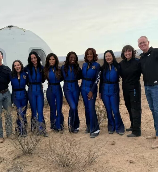 Εκτοξεύθηκε η γυναικεία αποστολή της Blue Origin με Κέιτι Πέρι και Λορίν Σάντσεθ