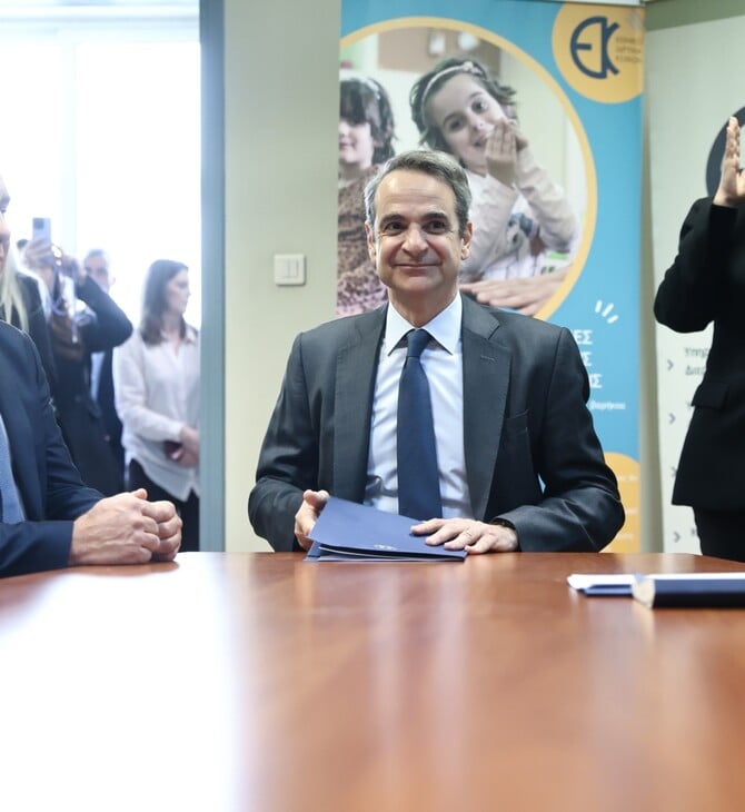 Μητσοτάκης: Επίδομα κώφωσης σε όσους έχουν προβλήματα ακοής