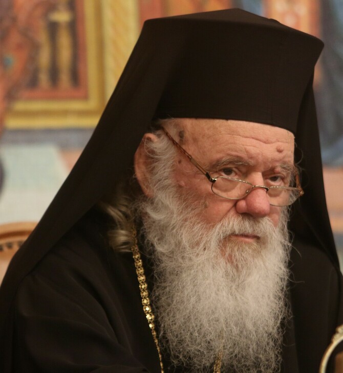 Εγκώμια Ιερώνυμου για τον Τραμπ στο ακροδεξιό Breitbard