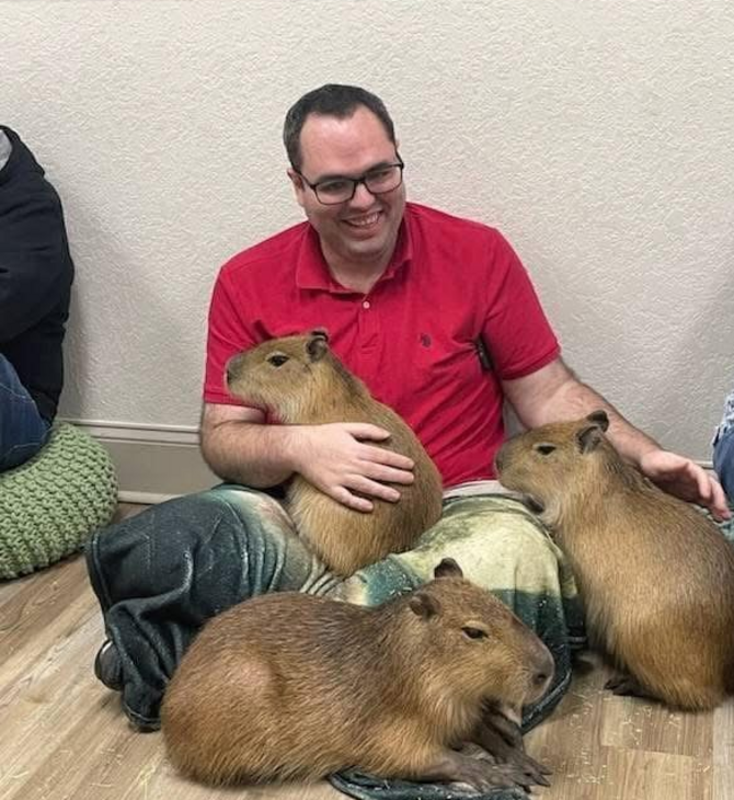 Capybara Cafe: Τα πιο viral τρωκτικά του διαδικτύου απέκτησαν το δικό τους «καφέ»