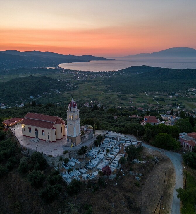 «Στο Μέσο Γερακάρι Ζακύνθου, η Αθήνα δεν είναι καν στον ορίζοντα»
