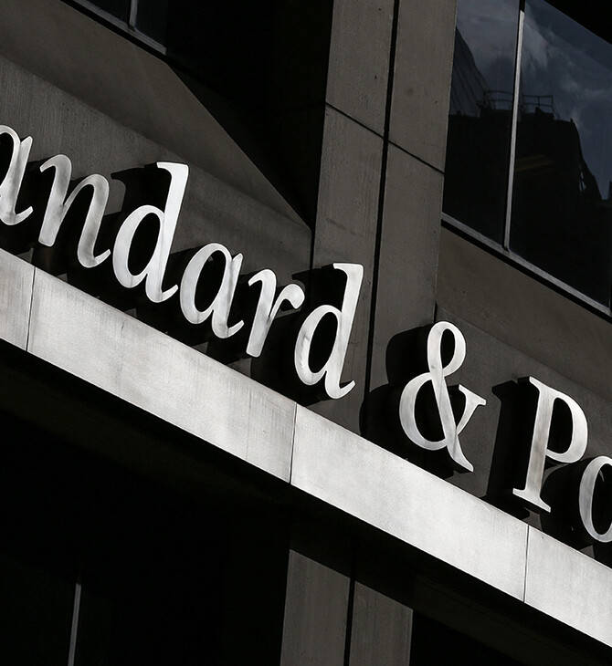 Ο οίκος Standard & Poor's αναβάθμισε την ελληνική οικονομία 