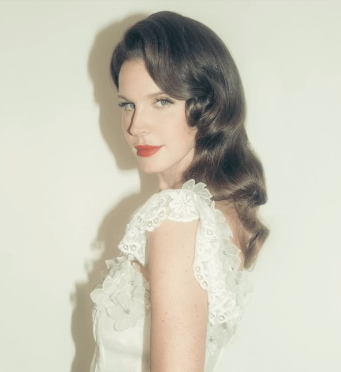 Η Lana Del Rey αποκαλύπτει την ιστορία πίσω από το «Bluebird»