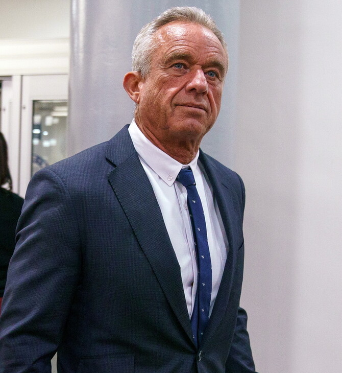 «Εξαιρετικός θεραπευτής»: Ο Ρόμπερτ Κένεντι επέναισε γιατρό που δεχόταν ασθενείς ενώ είχε ιλαρά