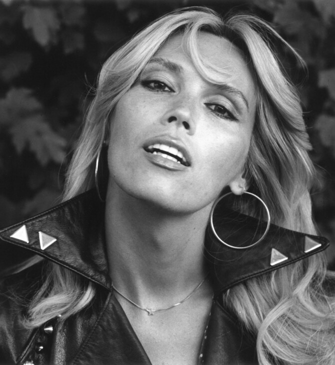 Amanda Lear: Βίος και πολιτεία
