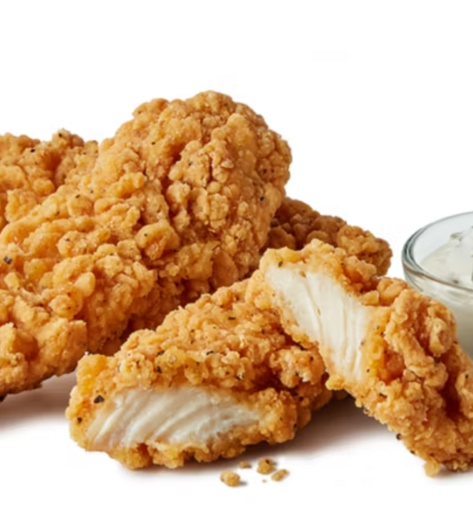 Τα McDonald’s επαναφέρουν τα κοτομπουκιές της – Πρώτη μόνιμη προσθήκη στο μενού εδώ και τέσσερα χρόνια