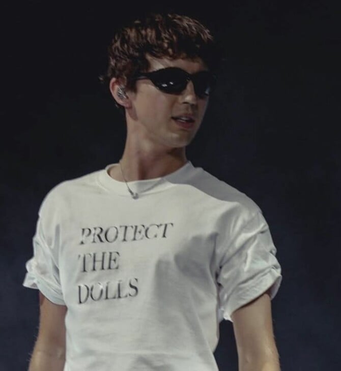 Γιατί το Χόλιγουντ φορά μπλουζάκι «Protect the dolls»