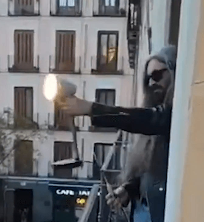 Μπλακ άουτ σε Ισπανία: Ένας άνδρας σήκωσε μια λάμπα στη Μαδρίτη και αποθεώθηκε σαν ήρωας