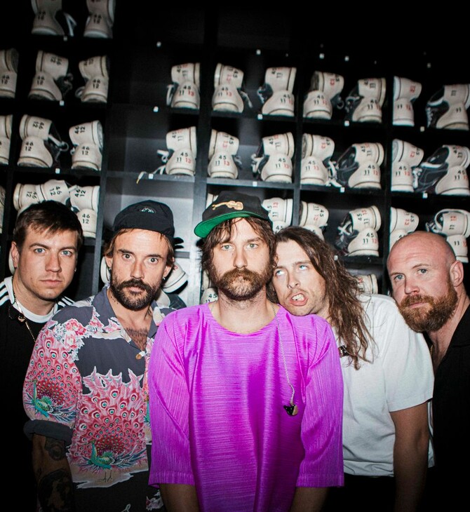 IDLES: Η Φωνή της Αντίστασης στην Κοινωνική Αδικία
