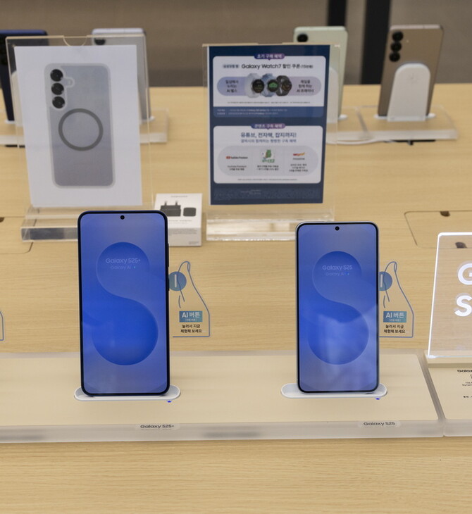 Η Samsung προειδοποιεί: Οι δασμοί Τραμπ πλήττουν τις πωλήσεις smartphone και τσιπ μνήμης