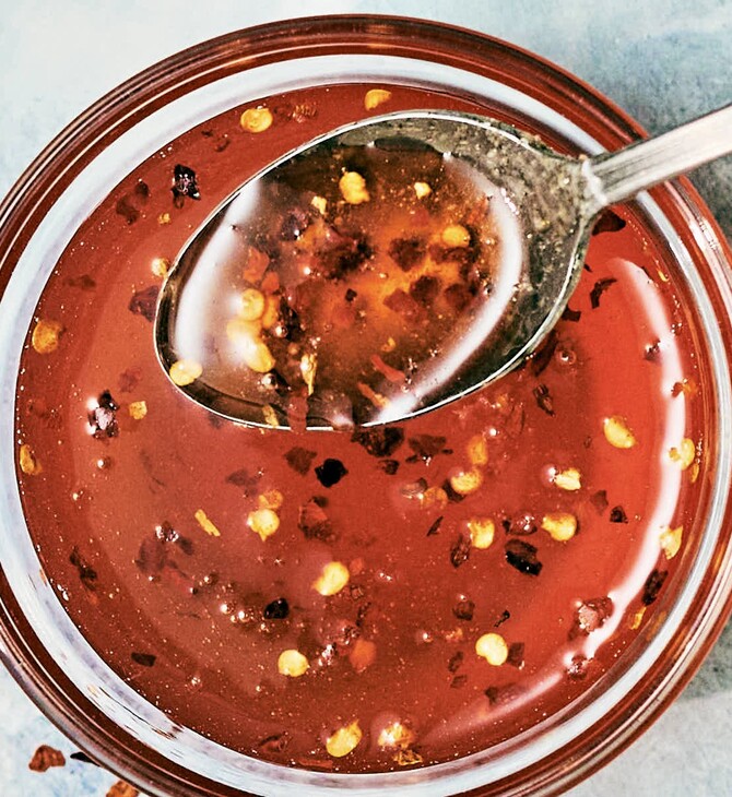 «Έχω φάει κόλλημα με το hot honey»: 14 άνθρωποι του φαγητού επιλέγουν το αγαπημένο τους υλικό 