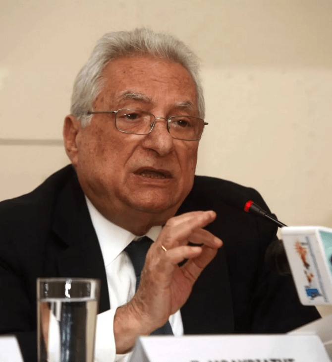 Πέθανε ο Πέτρος Μολυβιάτης σε ηλικία 97 ετών